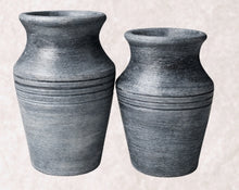 Load image into Gallery viewer, Iris Vase in Black