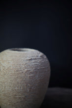 Load image into Gallery viewer, Magnus Vase