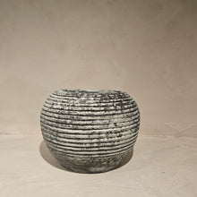 Load image into Gallery viewer, Etta Vase in Black