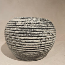 Load image into Gallery viewer, Etta Vase in Black