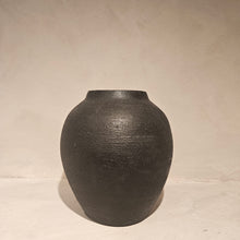 Load image into Gallery viewer, Amelia Vase in Black