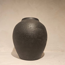 Load image into Gallery viewer, Amelia Vase in Black