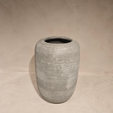 Load image into Gallery viewer, Finn Vase