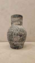 Load image into Gallery viewer, Oliver Vase in Black