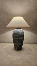 Load image into Gallery viewer, Cleon Lamp in Black
