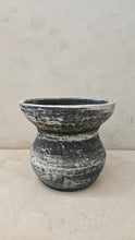 Load image into Gallery viewer, Austere vase