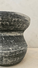 Load image into Gallery viewer, Austere vase