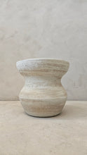 Load image into Gallery viewer, Austere vase