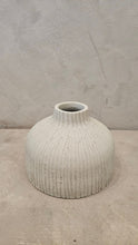 Load image into Gallery viewer, Clem Vase