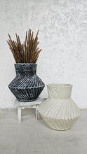 Load image into Gallery viewer, Truett Vase
