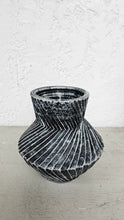 Load image into Gallery viewer, Truett Vase