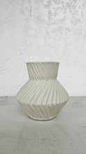 Load image into Gallery viewer, Truett Vase
