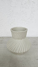 Load image into Gallery viewer, Truett Vase