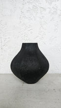 Load image into Gallery viewer, Elton Vase Small