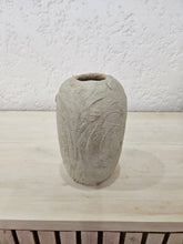 Load image into Gallery viewer, Collette Vase