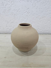 Load image into Gallery viewer, Irene Vase