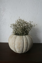 Load image into Gallery viewer, Percival Vase