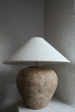 Load image into Gallery viewer, Caldera Lamp in Brown