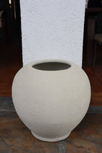 Load image into Gallery viewer, Harbor Textured Planter in White