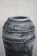 Load image into Gallery viewer, Bastille Vase in Black