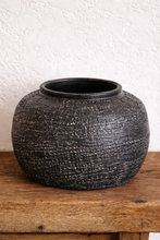 Load image into Gallery viewer, Mauve Vase in Black