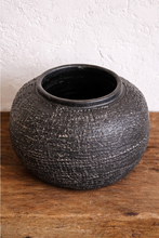 Load image into Gallery viewer, Mauve Vase in Black