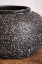 Load image into Gallery viewer, Mauve Vase in Black