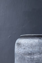 Load image into Gallery viewer, Cassian Clay Vase in Black & White