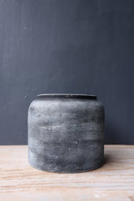Load image into Gallery viewer, Cassian Clay Vase in Black & White