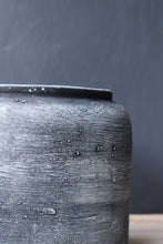 Load image into Gallery viewer, Cassian Clay Vase in Black & White