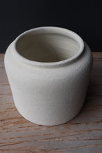 Load image into Gallery viewer, Cassian Clay Vase in White