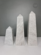 Load image into Gallery viewer, Marble Obelisks -White