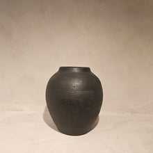 Load image into Gallery viewer, Amelia Vase
