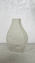 Load image into Gallery viewer, Elton Vase Large
