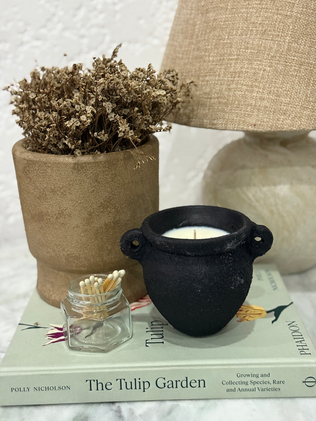 Amphora Decorative Scented Soy Candle (Dark Oud & Bright Bergamot)