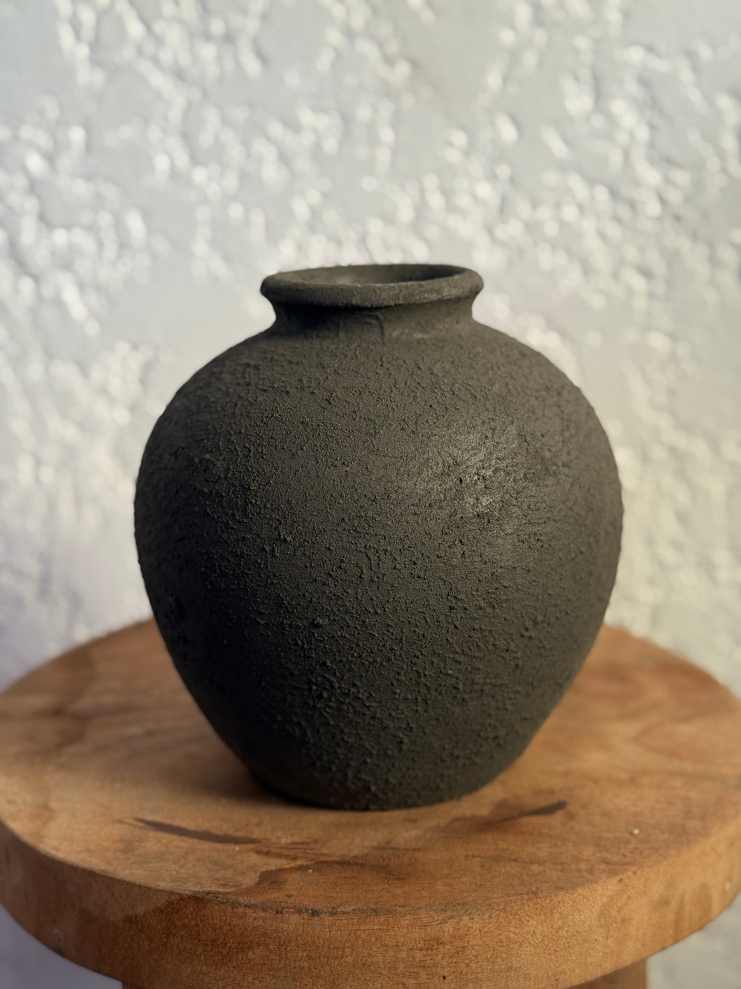 Noir Vase in Dark Brown
