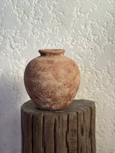 Load image into Gallery viewer, Noir Vase in White Terracotta
