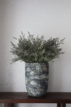 Load image into Gallery viewer, Alistair Planter in Black
