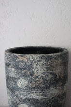 Load image into Gallery viewer, Alistair Planter in Black
