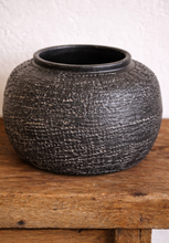 Load image into Gallery viewer, Mauve Vase in Black
