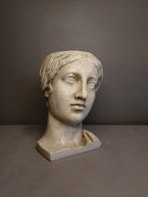 Load image into Gallery viewer, Venus Head Planter
